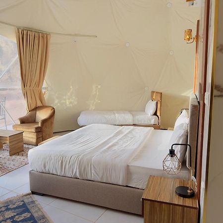 Rum Four Mountain Luxury Camp Wadi Rum Bagian luar foto