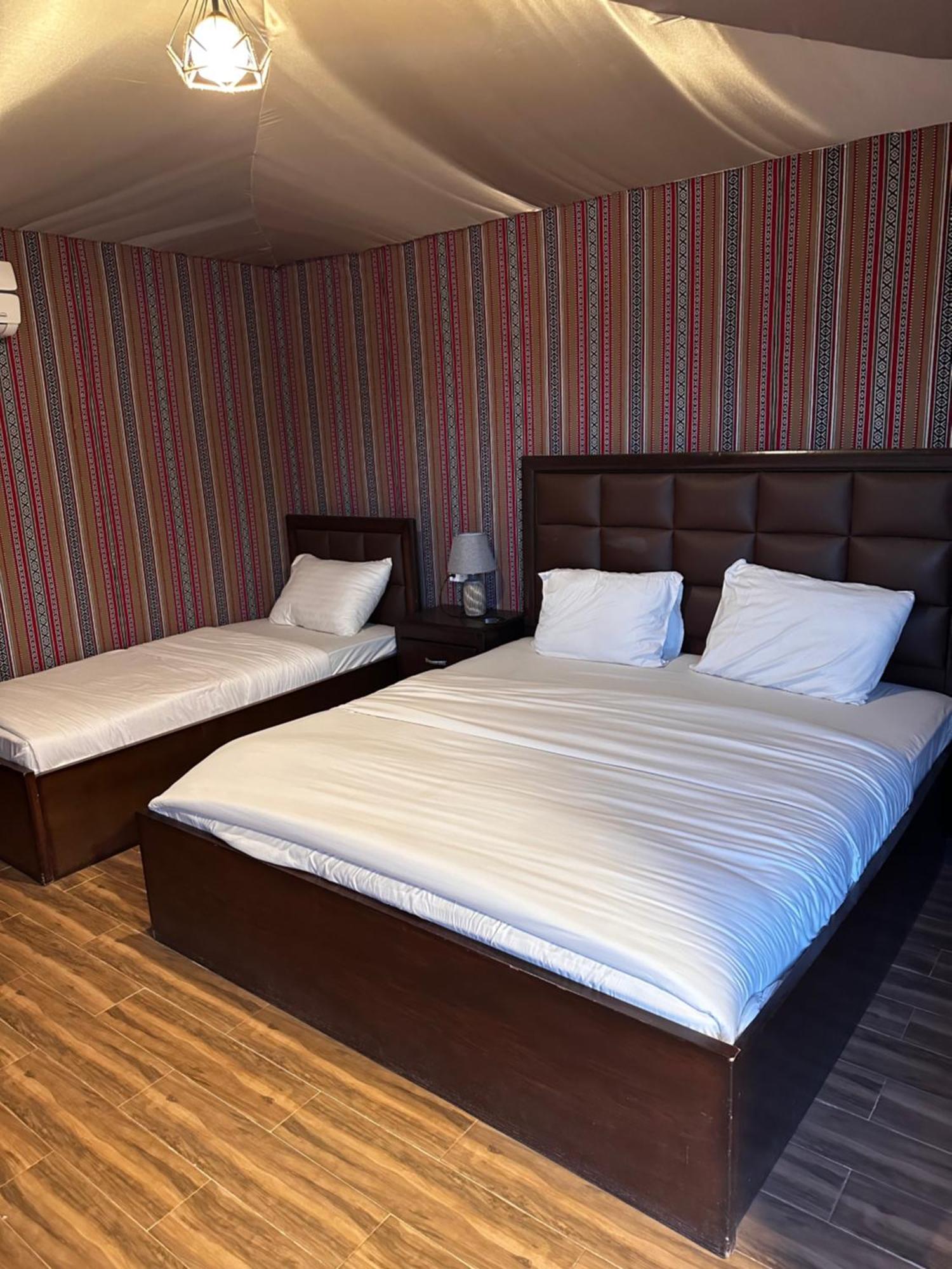 Rum Four Mountain Luxury Camp Wadi Rum Bagian luar foto