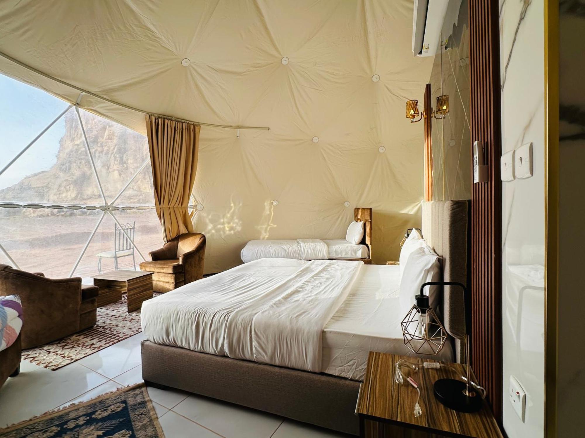 Rum Four Mountain Luxury Camp Wadi Rum Bagian luar foto