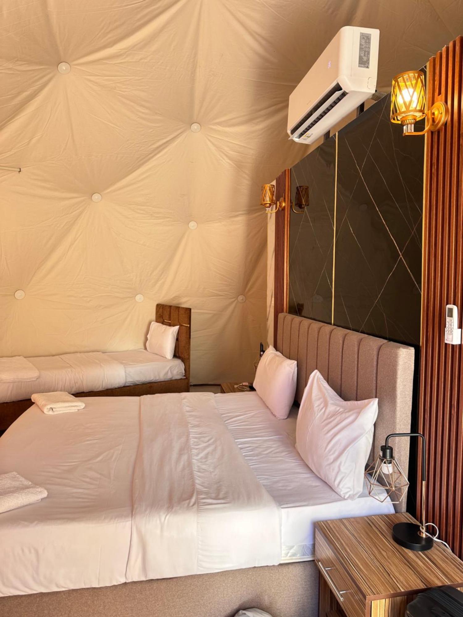 Rum Four Mountain Luxury Camp Wadi Rum Bagian luar foto