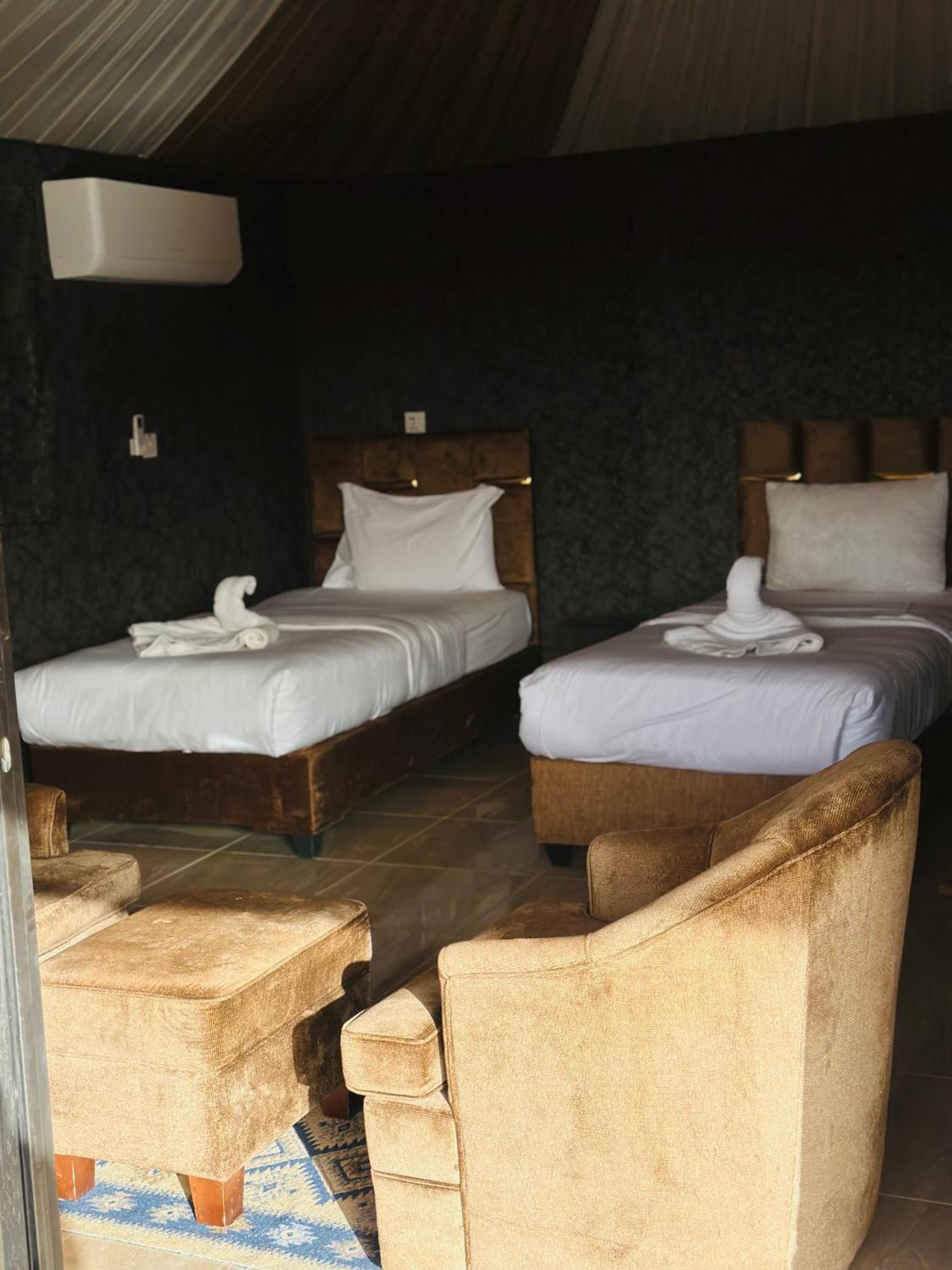Rum Four Mountain Luxury Camp Wadi Rum Bagian luar foto