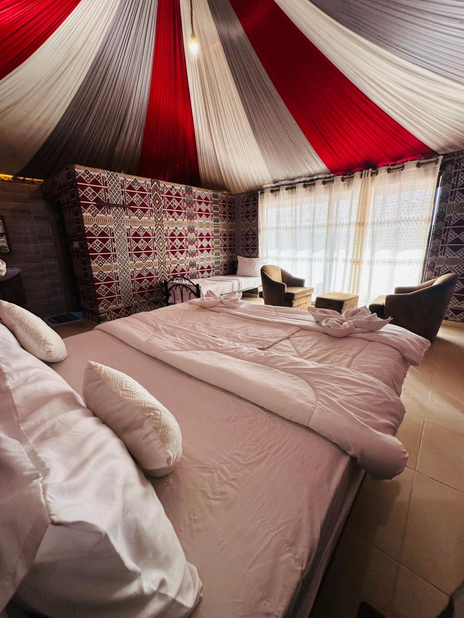 Rum Four Mountain Luxury Camp Wadi Rum Bagian luar foto