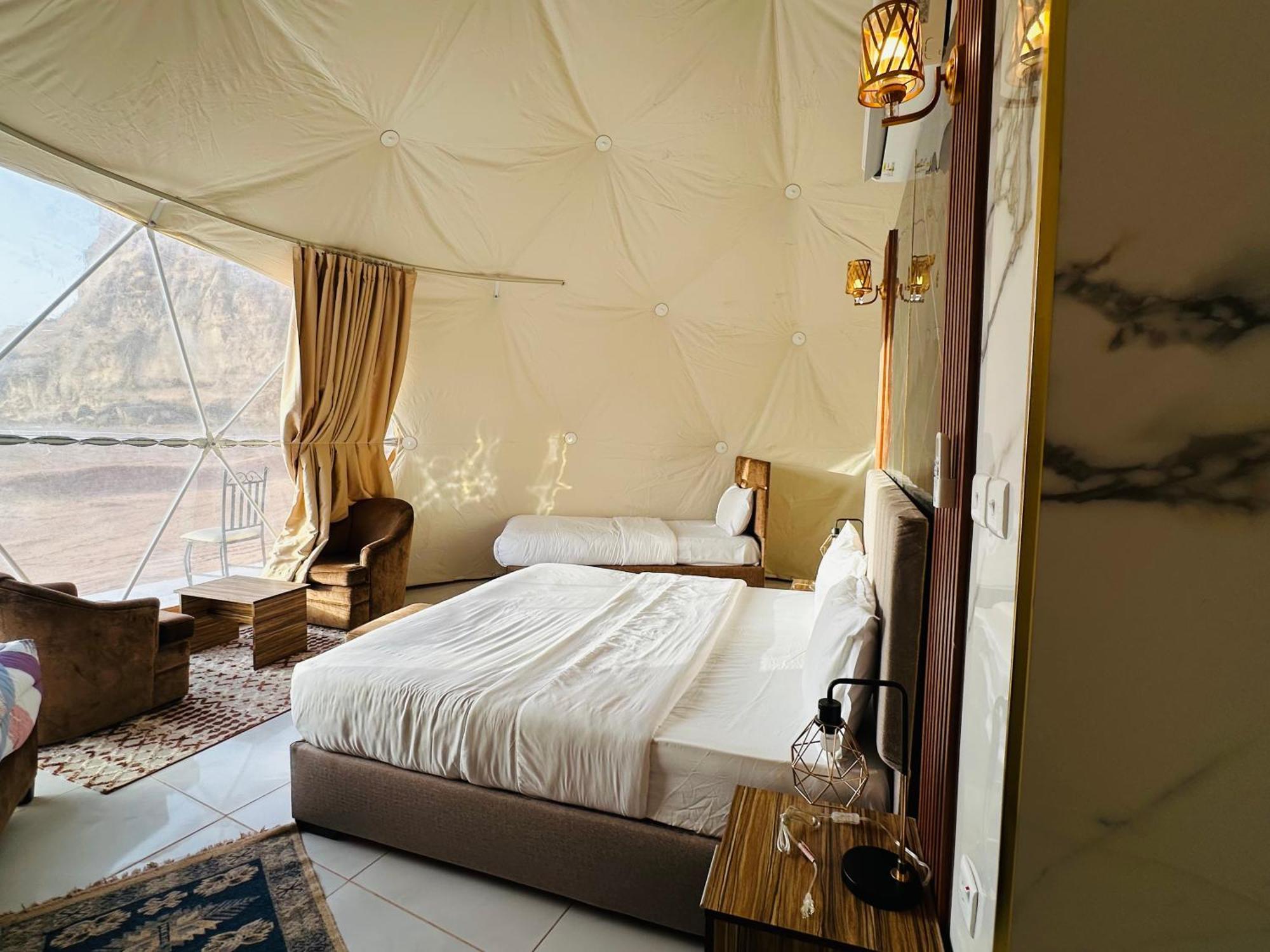 Rum Four Mountain Luxury Camp Wadi Rum Bagian luar foto