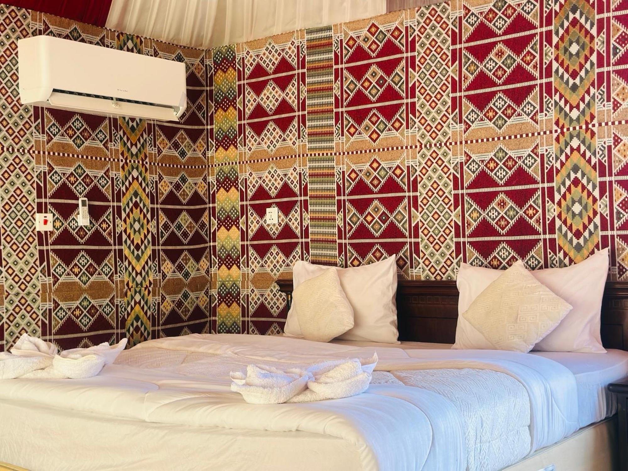 Rum Four Mountain Luxury Camp Wadi Rum Bagian luar foto