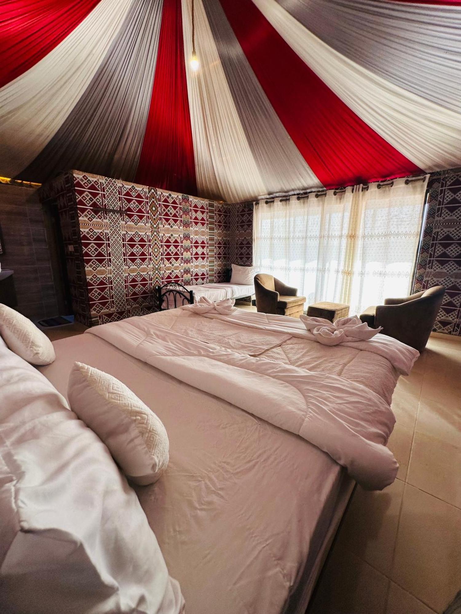 Rum Four Mountain Luxury Camp Wadi Rum Bagian luar foto